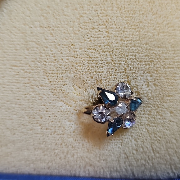 Vintage Phyllis Rhinestone Brooch & Rhinestone Screwback Earrings - Picture 3 of 6